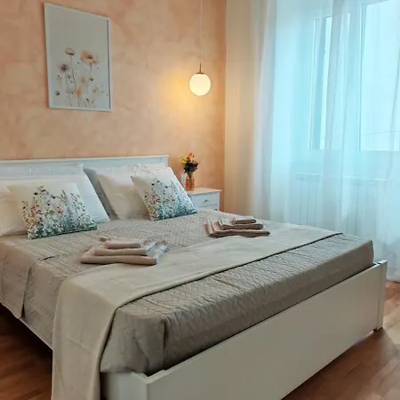 Gattomatto With Parking Apartment Triest