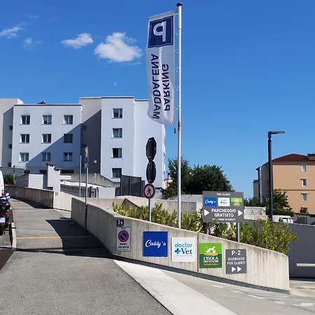 Gattomatto With Parking Apartment